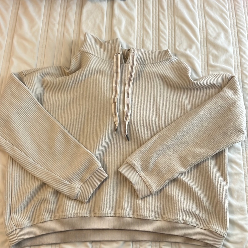 Beige textured cropped hoodie
